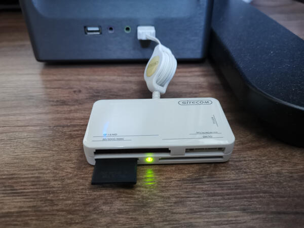 Multi card reader attached to computer usb